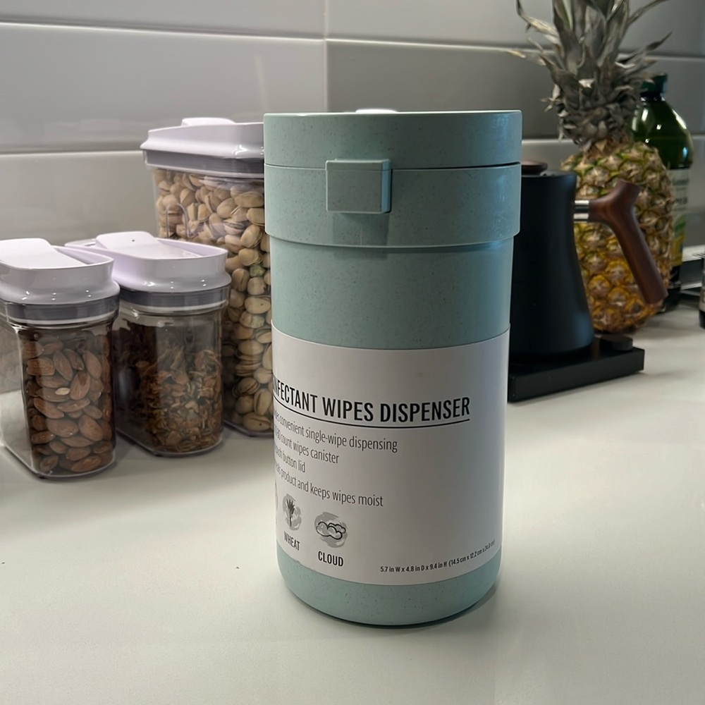 En Home Disinfectant wipes dispenser